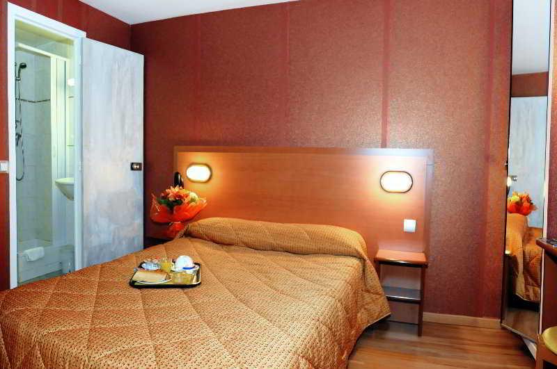 Alexandrine Opera Hotel